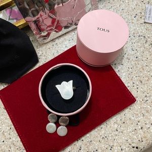 Tous tulip flower ring in Mother Pearl size 8